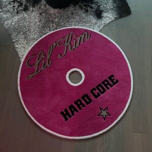 CURVES BY SEAN BROWN
SSENSE Exclusive Pink Handmade CD Rug Lil Kim